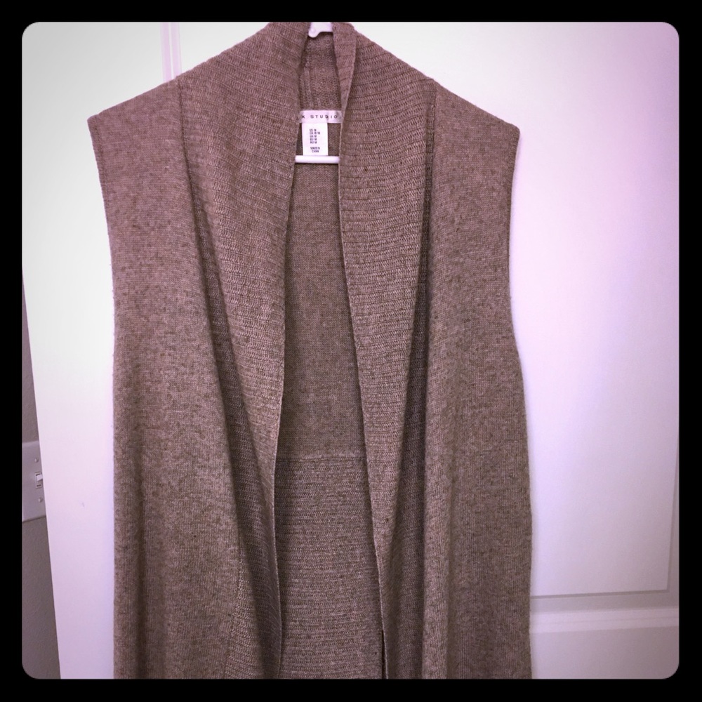 Long sleeveless cardigan